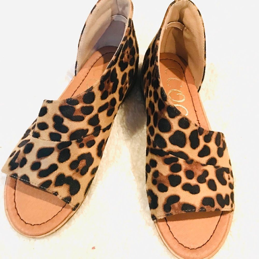 - Ccocci  “Adele” leopard print slides size 5 1/2